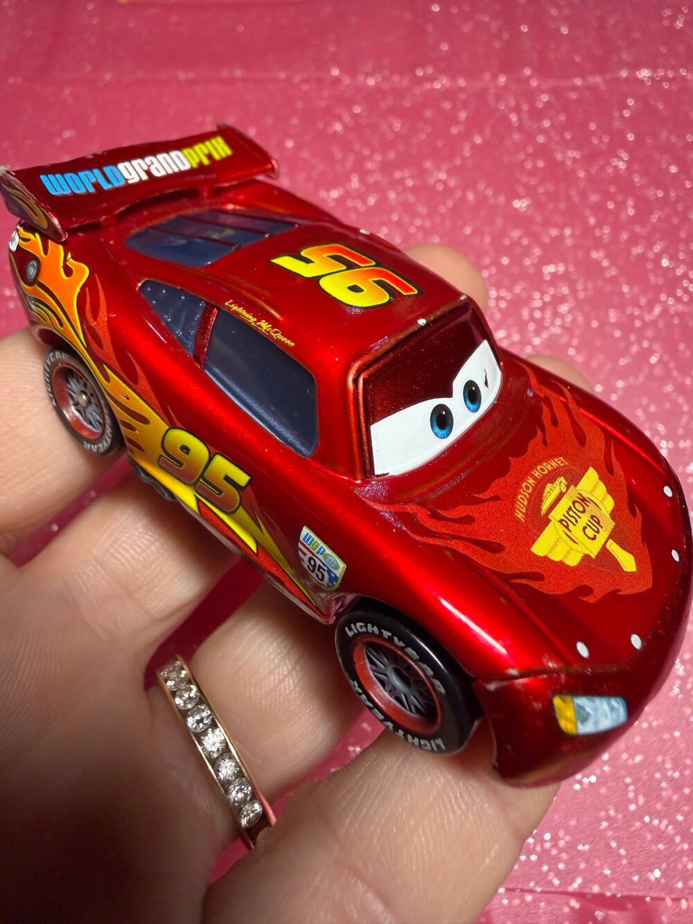 Disney Pixar Cars Rust-Eze Racing Center Lightning McQueen Metallic Diecast